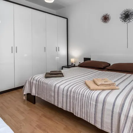 Apartament 3 Bedroom Front In