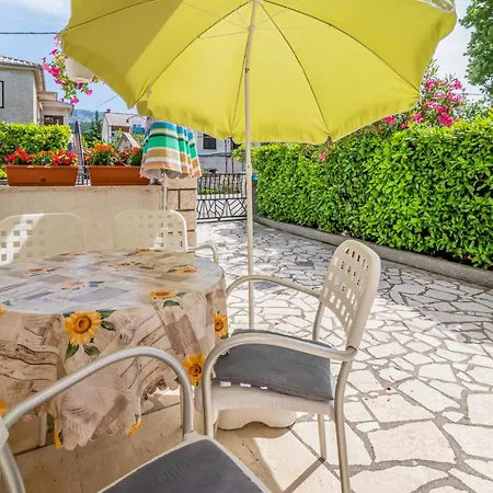 3 Bedroom Front In Apartament Jadranovo