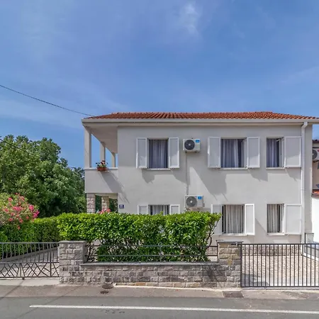 Apartament 3 Bedroom Front In